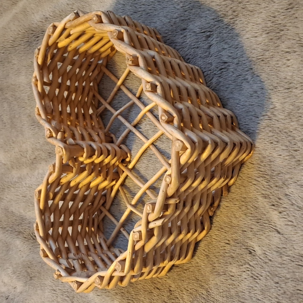 🤑 FINAL DROP! Heart Shaped Wicker Basket - Picture 4 of 4